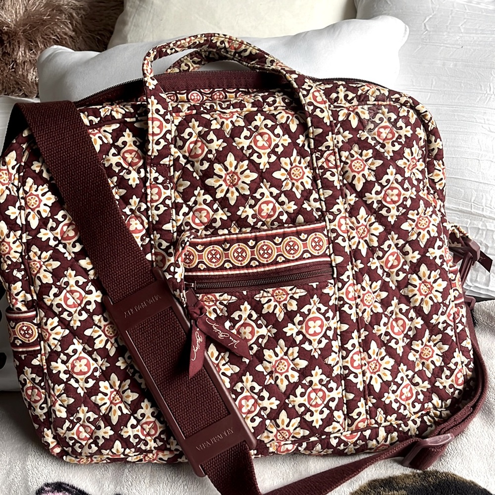 Vera Bradley laptop carrying case with strap and handles !!